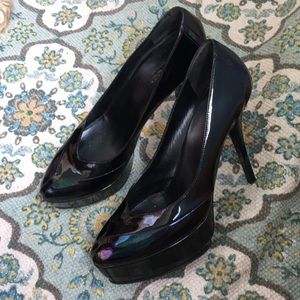 Gucci black pumps with iridescent details